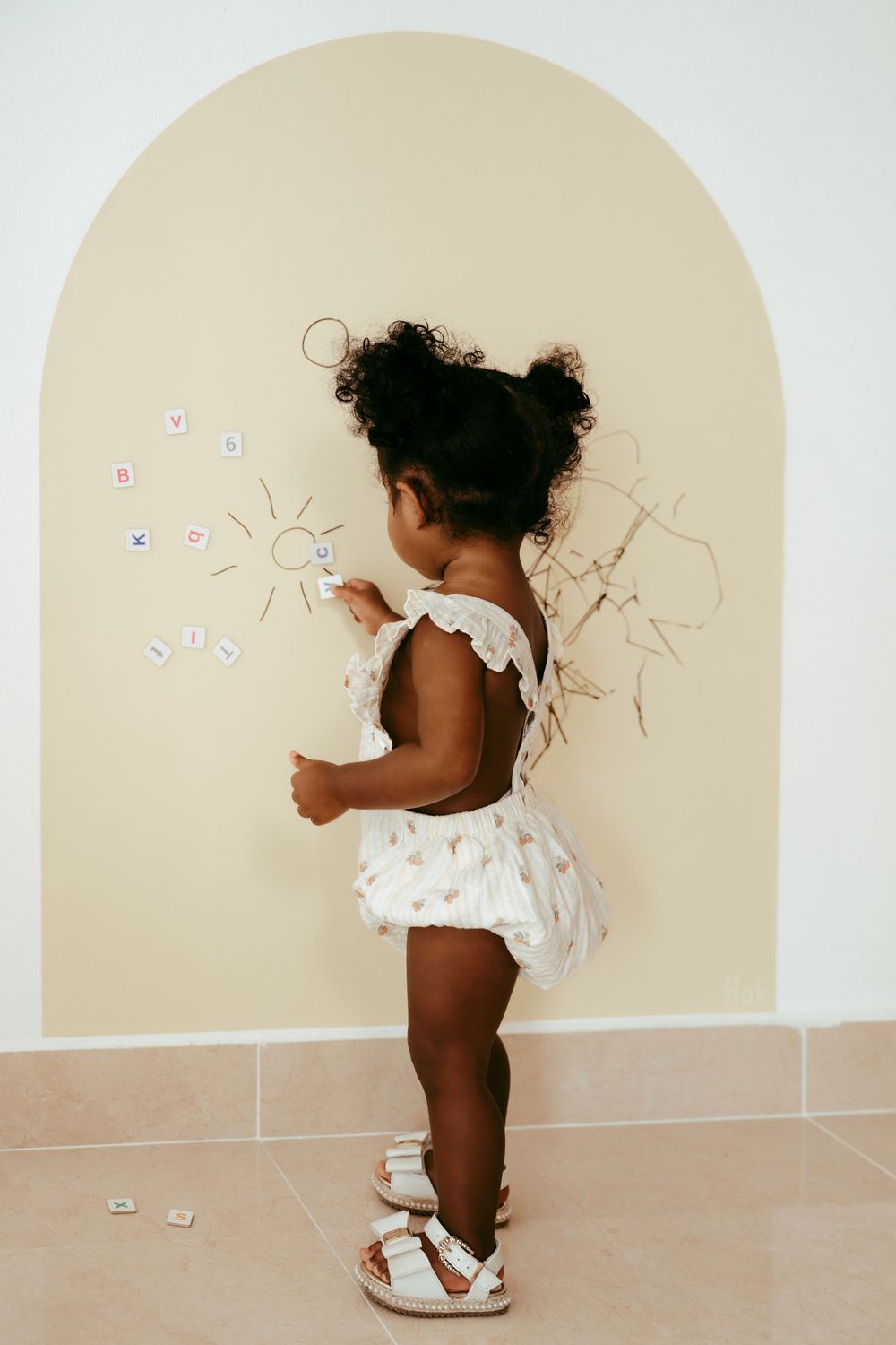 Flok - Self-Adhesive Multi-Purpose Mag Wall - Arch - Sky