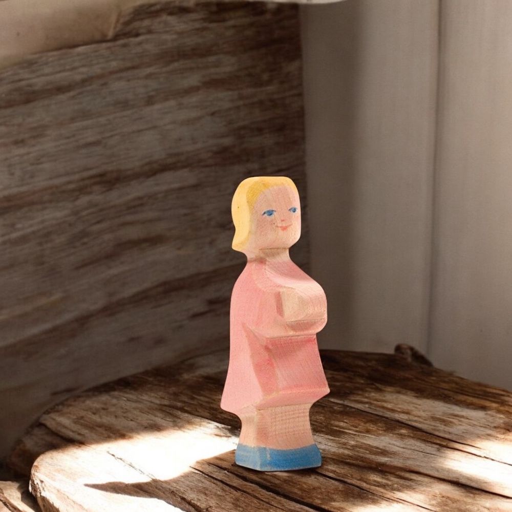 أوستهايمر - لعبة خشبية - ابنة - 9 سم