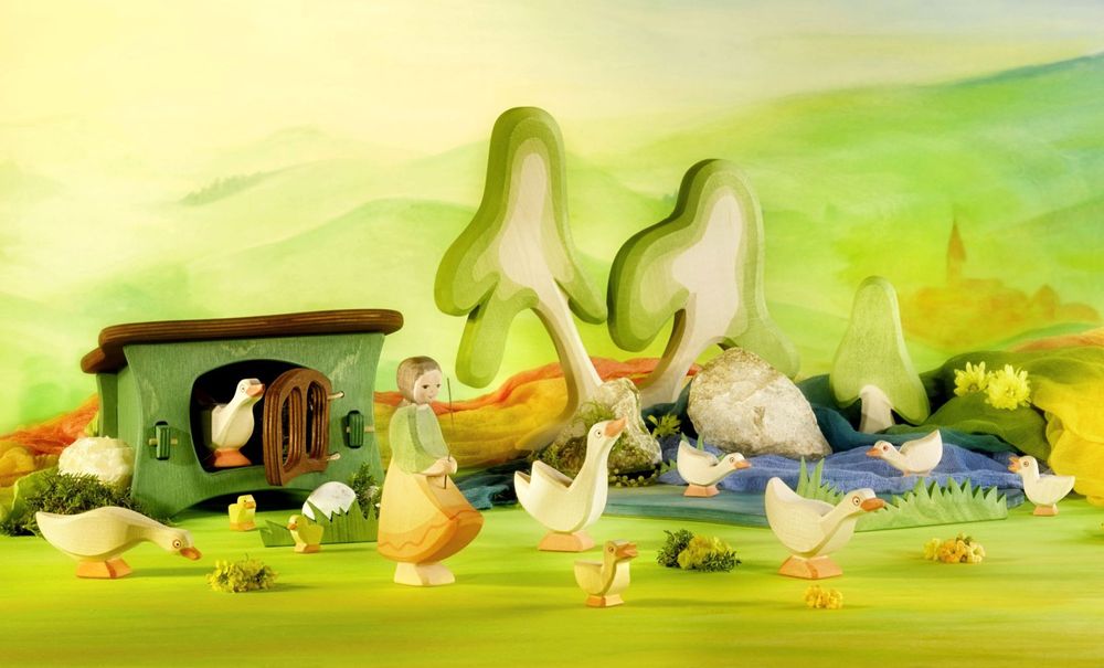 Ostheimer - Goose Girl Wooden Toy - 12 cm