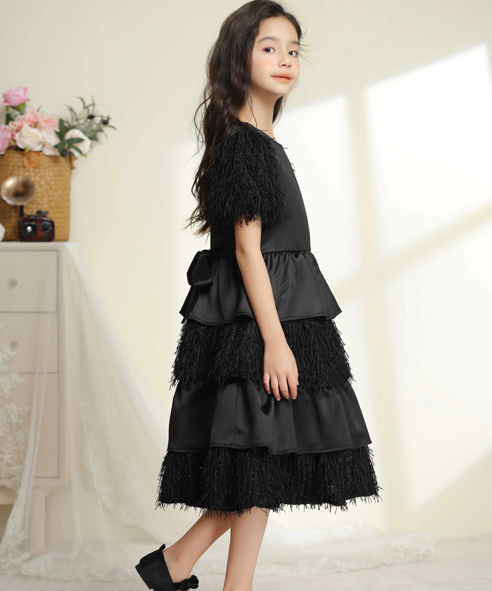 فستان لي كريستال - فستان بناتي قصير الأكمام متعدد الطبقات مع حزام - أسود