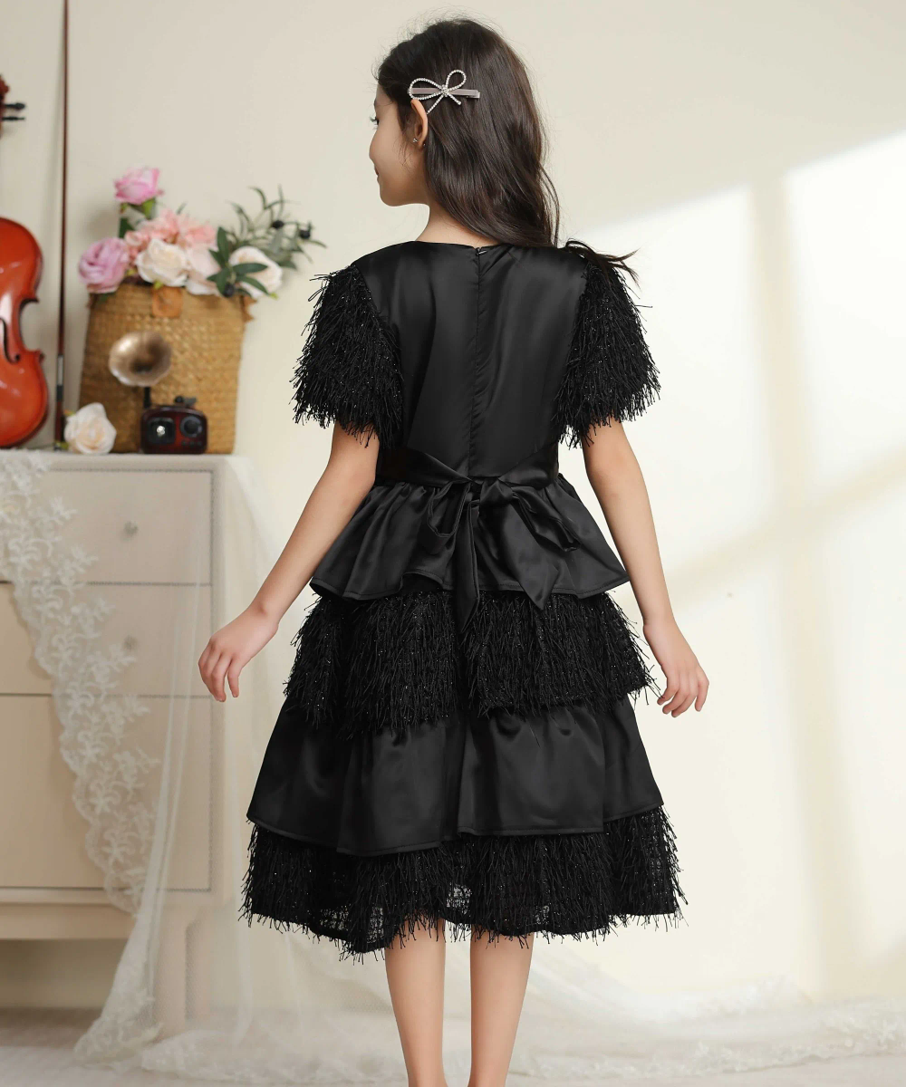 فستان لي كريستال - فستان بناتي قصير الأكمام متعدد الطبقات مع حزام - أسود