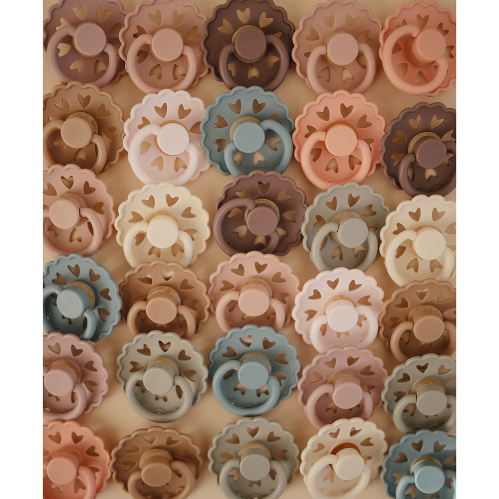 فريج - لهاية أطفال من اللاتكس بتصميم خيالي - لون كريمي/وردي - طقم من قطعتين