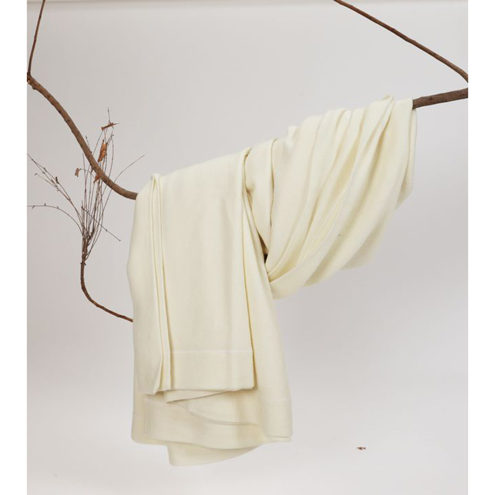 Kasiemobi - 100% Merino Woollen Blanket - White