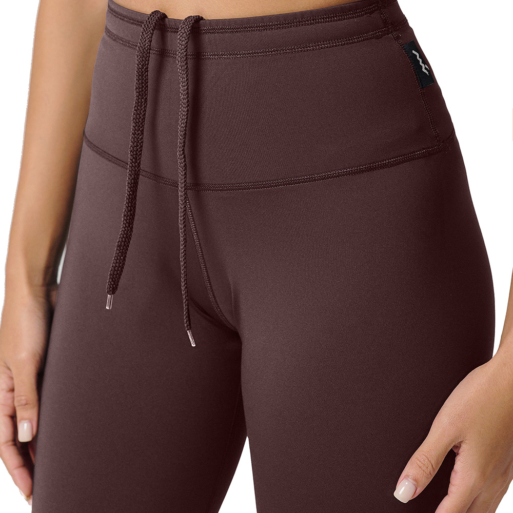 مولو - شورت رياضي كلاسيكي نسائي - بني