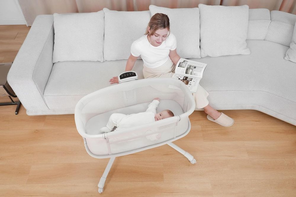Mastela - Baby Bassinet With Adjustable Height Canopy And Rolling Wheels - White