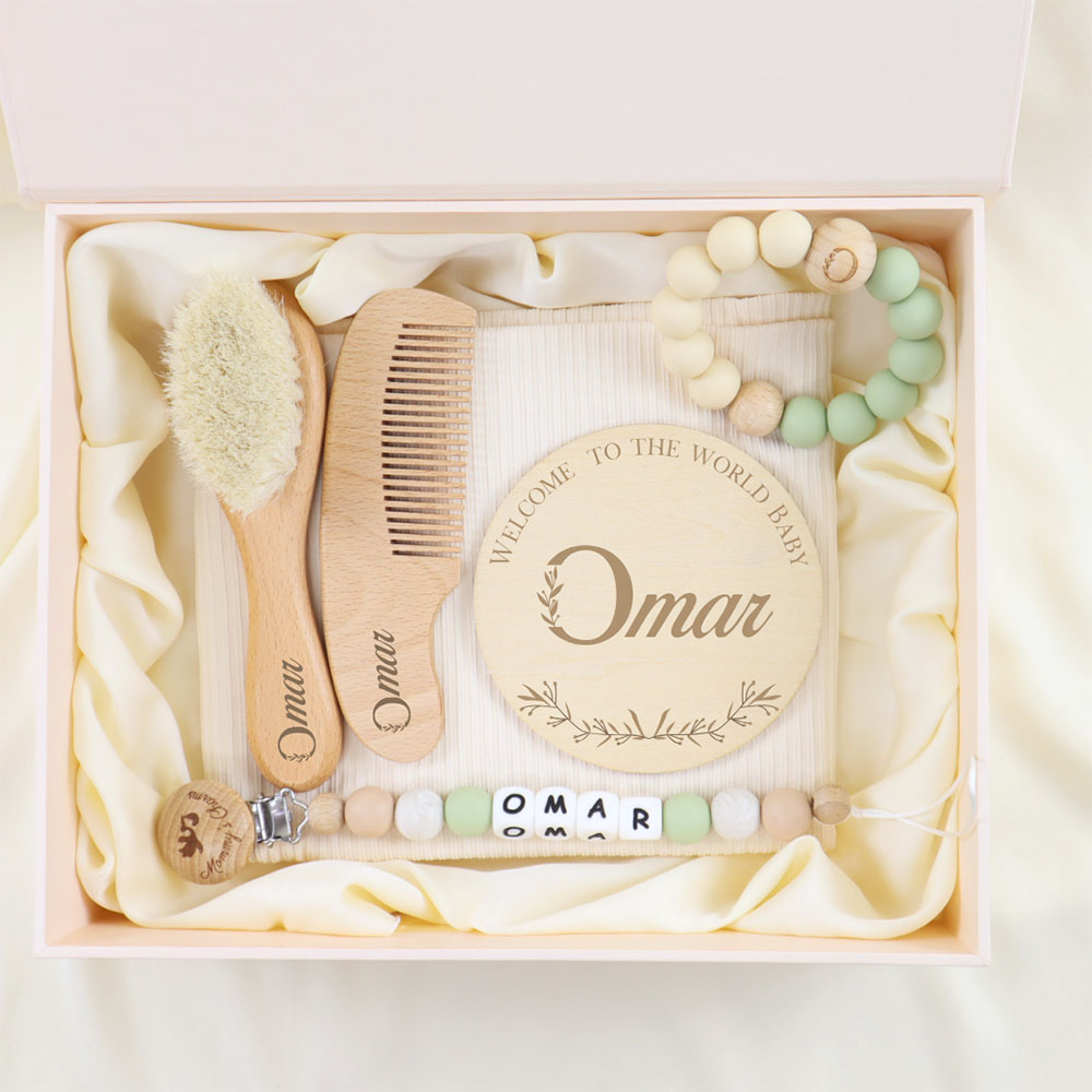 Mommy's Charms - Personalized New Born Velvet Gift Box - 7 Pcs - Green