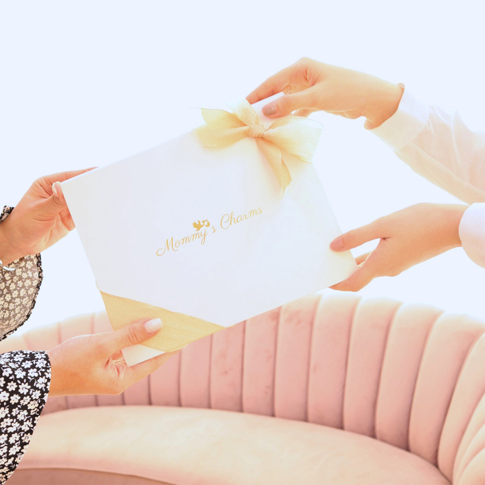 Mommy's Charms - Personalized New Born Velvet Gift Box - 7 Pcs - Green