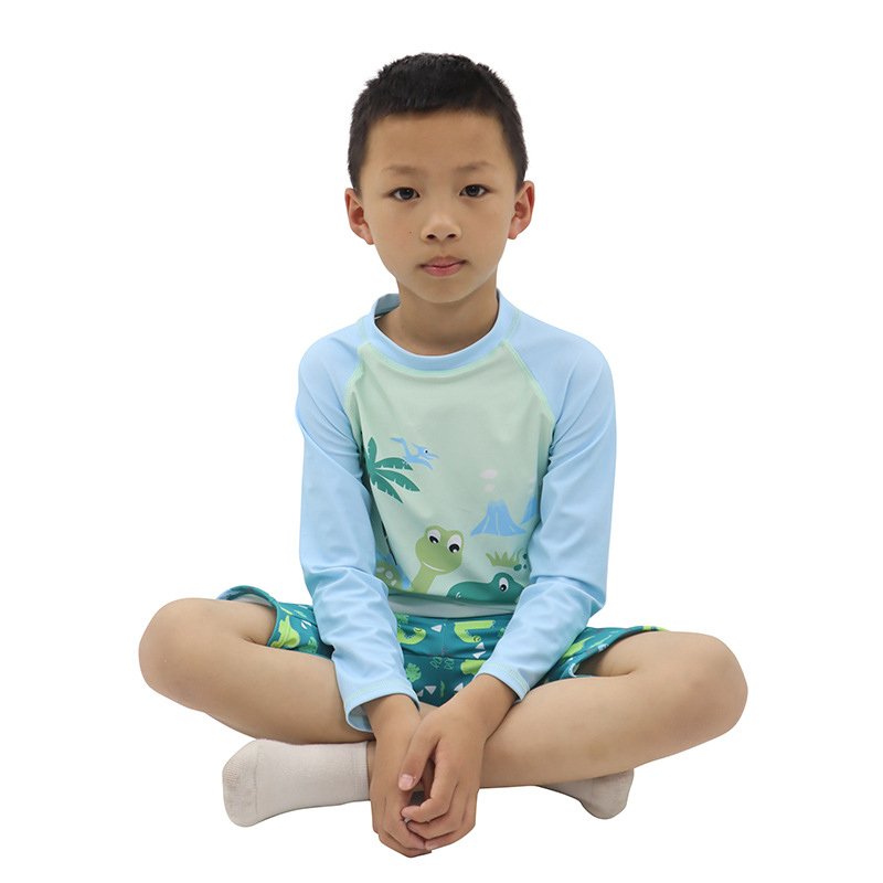 شوغر راش - طقم تي شيرت سباحة بطبعة ديناصور مع شورت وقبعة للأولاد - أزرق - عدد 3