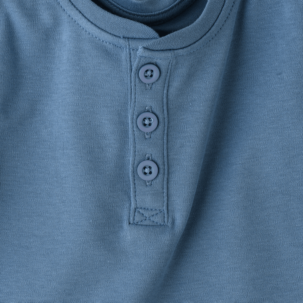 إليغانت كيدز - طقم تي شيرت وشورت قطني مطرز بقطار تشو تشو للأولاد - أزرق