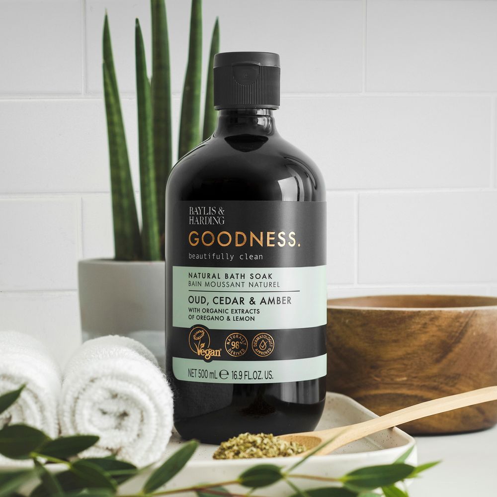 Baylis & Harding - Goodness Oud Cedar & Amber Natural Bath Soak - Enriched With Organic Oregano & Lemon Extracts Infused With Essential Oils - 500ml