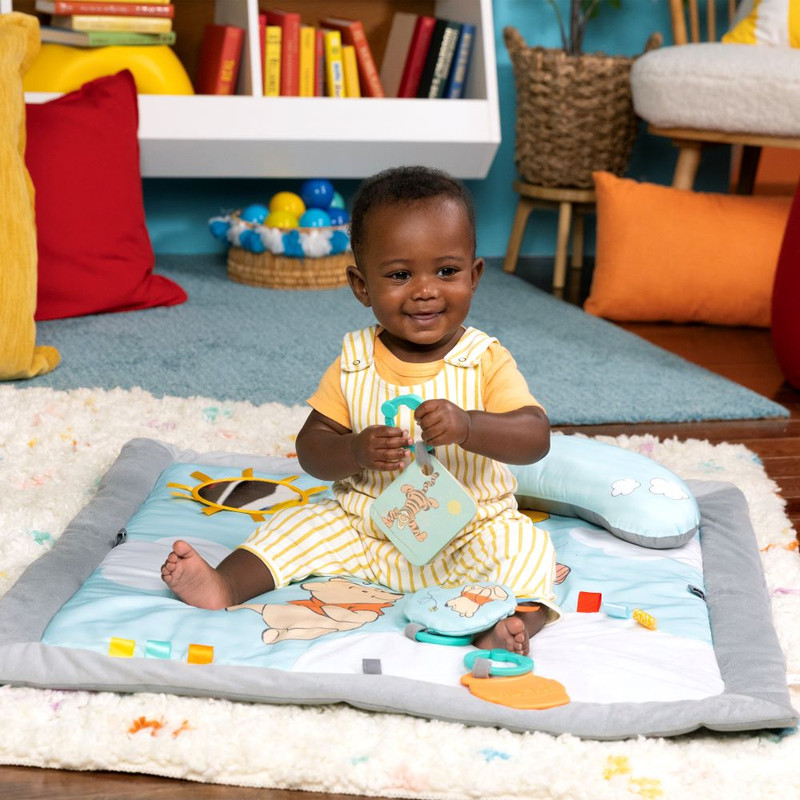 برايت ستارتس - مركز اللعب والأنشطة وحصيرة الاستلقاء على البطن وقوس ألعاب ويني ذا بوه