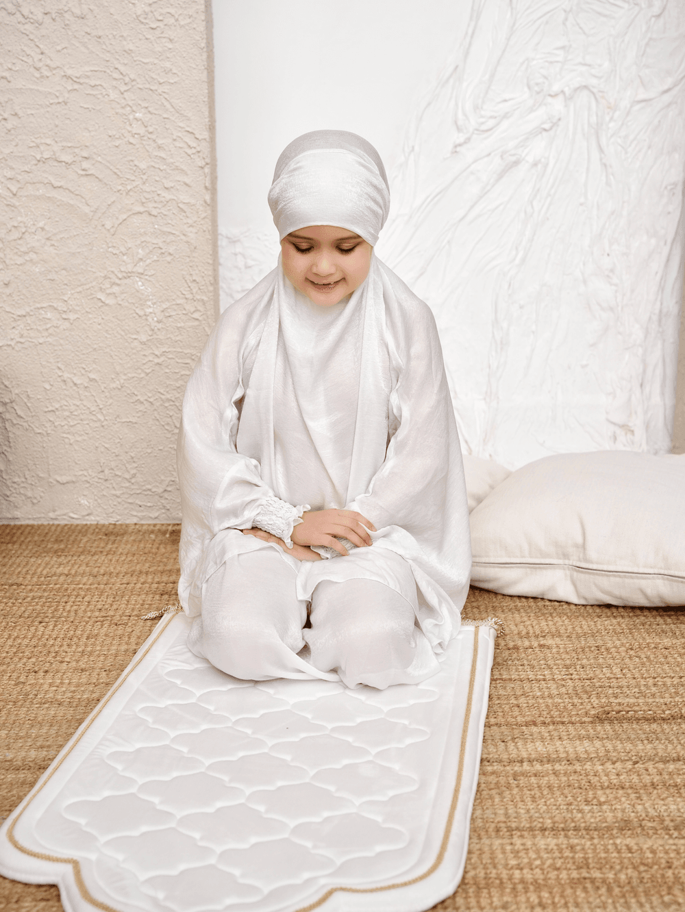 The Modest Company - Kids' Velvet Prayer Mat - White
