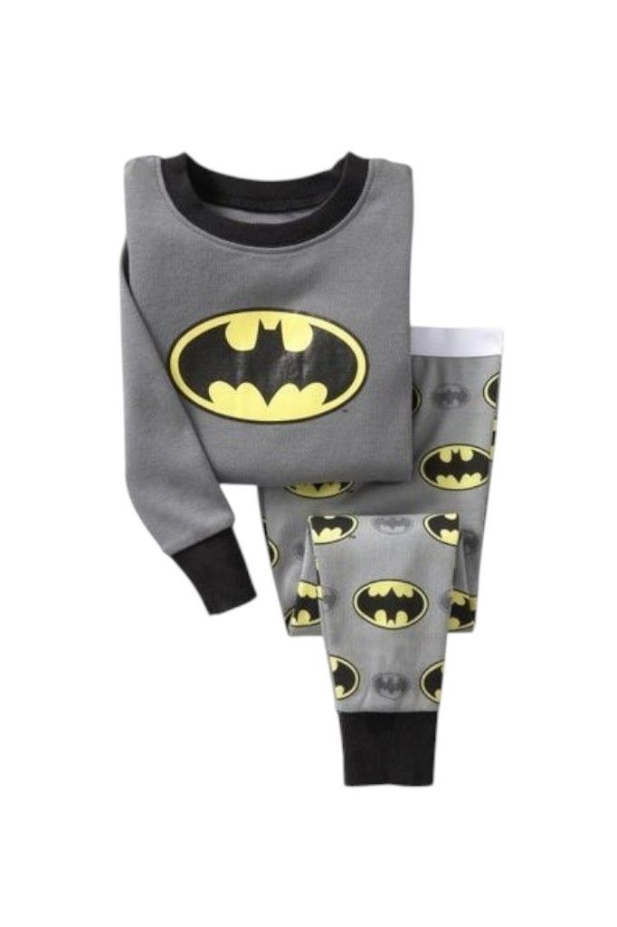 دانيال - طقم قطعتين - بلوزة وبنطلون بيجامة بطبعة فارس الظلام للأولاد - رمادي