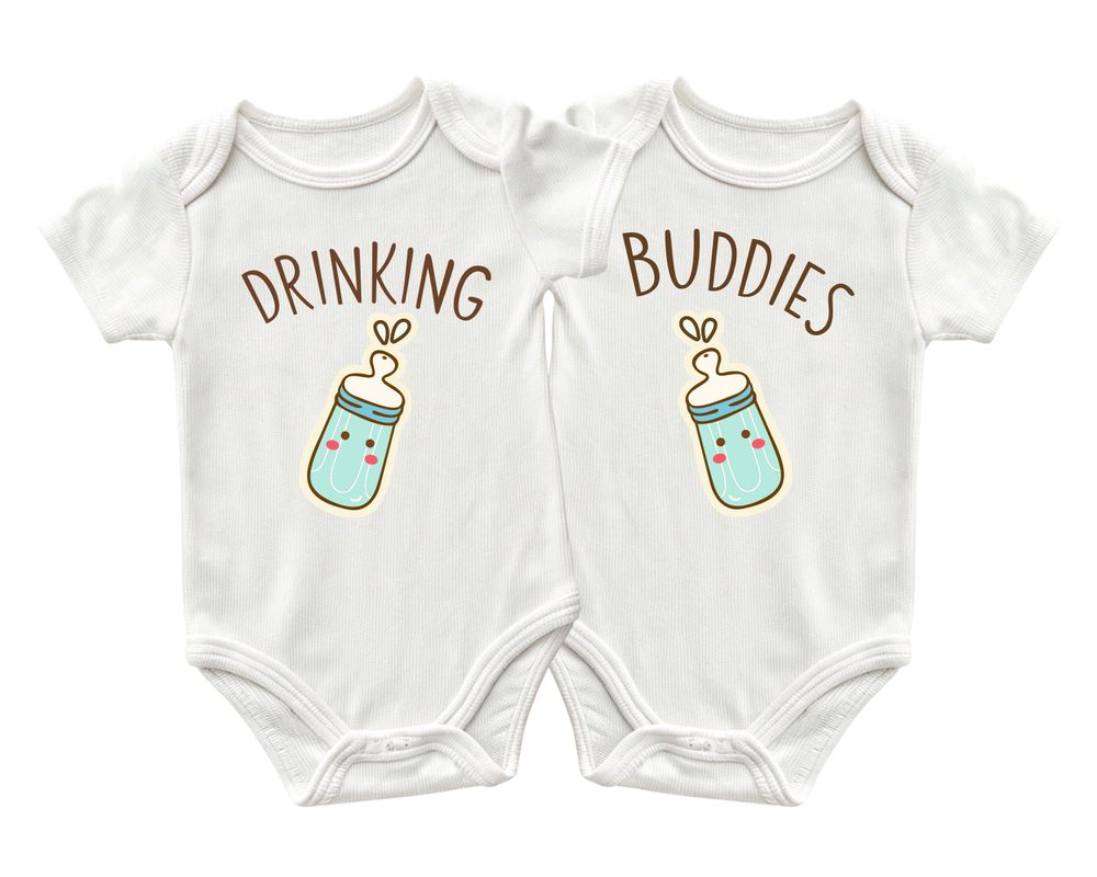 ملابس عائلية متناسقة - رومبر أطفال "أصدقاء الشرب" - قطعتان - أبيض