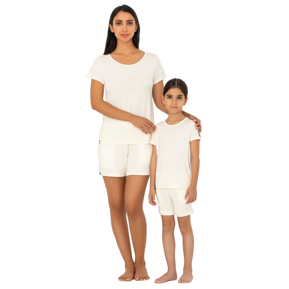 وان أوف أيه كِن - شورت أنوايند للنساء - كريمي داون - تنسل ناعم وجيد التهوية