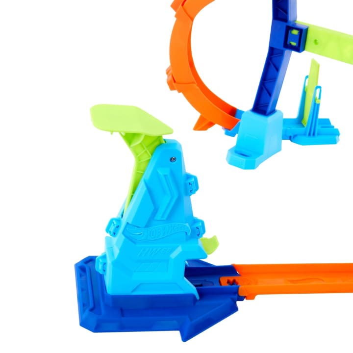 هوت ويلز - بطل القفز الحلزوني